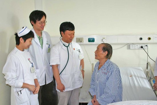 老年<a href=/bdfzl/ target=_blank class=infotextkey>白癜风治疗</a>